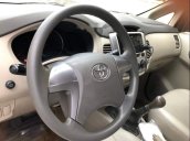 Cần bán xe Toyota Innova E sản xuất 2015, màu bạc xe gia đình, giá chỉ 570 triệu