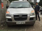 Bán Hyundai Starex 2004, màu bạc xe gia đình