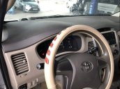 Bán ô tô Toyota Innova năm 2014, màu bạc xe gia đình