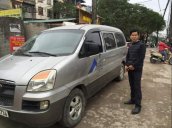 Bán Hyundai Starex 2004, màu bạc xe gia đình