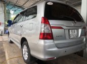 Bán ô tô Toyota Innova năm 2014, màu bạc xe gia đình