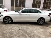 Cần bán xe Mercedes năm sản xuất 2019, màu trắng