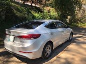 Cần bán gấp Hyundai Elantra 2017, màu bạc, xe gia đình