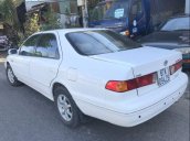 Cần bán Toyota Camry đời 2000, màu trắng