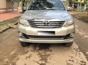 Cần bán Toyota Fortuner 2.7V 4x2AT năm 2013, màu bạc chính chủ