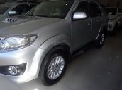 Cần bán lại xe Toyota Fortuner 2.4G sản xuất 2014, màu bạc đẹp như mới