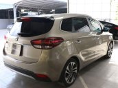 Cần bán xe Kia Rondo GAT 2.0AT 2017, màu vàng, giá 598tr