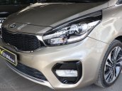 Cần bán xe Kia Rondo GAT 2.0AT 2017, màu vàng, giá 598tr