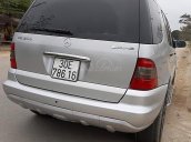 Bán xe Mercedes ML350 đời 2004, màu bạc, xe nhập như mới