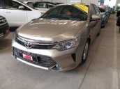 Cần bán Toyota Camry 2.0E sản xuất năm 2016, màu vàng số tự động, giá chỉ 950 triệu