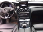 Cần bán gấp Mercedes C200 sản xuất 2015, màu đen