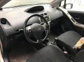 Bán Toyota Yaris 2010 tự động, nhập Nhật, màu trắng tuyệt