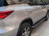 Chính chủ bán lại xe Toyota Fortuner đời 2017, màu bạc