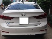 Cần bán gấp Hyundai Elantra 2.0 AT đời 2017, màu trắng  