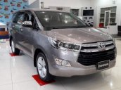 Cần bán xe Toyota Innova 2.0V đời 2019, màu ghi vàng 