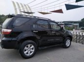 Cần bán lại Toyota Fortuner sản xuất năm 2009, màu đen, xe gia đình