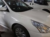 Cần bán Nissan Teana 2.0 AT đời 2010, màu trắng, xe nhập