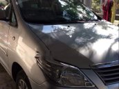 Cần bán xe Toyota Innova sản xuất 2013, màu bạc, xe nhập