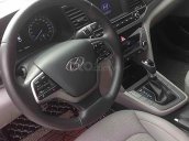 Cần bán lại xe Hyundai Elantra sản xuất 2018, màu trắng 