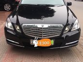 Bán xe Mercedes E300 đời 2010, màu đen, giá 868tr