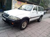 Gia đình bán ô tô Ssangyong Musso đời 2004, màu trắng