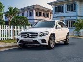 Cần bán xe Mercedes 300 4Matic đời 2018, màu trắng