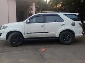 Cần bán xe Fortuner sản xuất 2014 màu trắng máy xăng, số tự động