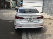 Bán Hyundai Elantra sản xuất năm 2017, màu trắng xe gia đình