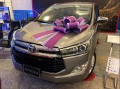 Cần bán Toyota Innova 2.0V đời 2019, màu xám, giá 946tr