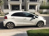 Cần bán gấp Kia Rio đời 2015, màu trắng, nhập khẩu