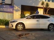 Cần bán gấp Hyundai Elantra năm 2017, màu trắng chính chủ, giá 525tr