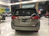 Cần bán gấp Toyota Innova 2.0E đời 2019, màu bạc, 771tr