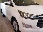 Cần bán lại xe Toyota Innova E sản xuất 2016, màu trắng xe gia đình