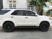 Cần bán xe Toyota Fortuner đời 2012 màu trắng, máy dầu, chính chủ