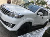 Cần bán xe Toyota Fortuner đời 2012 màu trắng, máy dầu, chính chủ