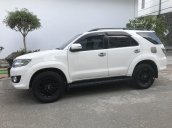 Cần bán xe Toyota Fortuner đời 2012 màu trắng, máy dầu, chính chủ