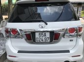 Cần bán xe Toyota Fortuner đời 2012 màu trắng, máy dầu, chính chủ