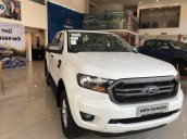 Ford Giải Phóng bán xe Ford Ranger XLS 1 cầu số tự động đủ màu, trả trước chỉ 130Tr, KM bộ PK 5 món. LH: 0988587365