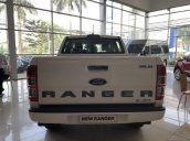 Ford Giải Phóng bán xe Ford Ranger XLS 1 cầu số tự động đủ màu, trả trước chỉ 130Tr, KM bộ PK 5 món. LH: 0988587365