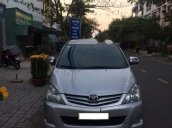 Bán xe Toyota Innova đời 2010, màu bạc số sàn, 320 triệu