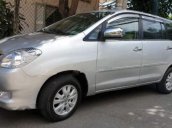 Cần bán gấp Toyota Innova G sản xuất 2010, màu bạc xe gia đình 