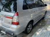 Cần bán gấp Toyota Innova sản xuất 2015, màu bạc