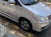 Cần bán gấp Toyota Innova sản xuất 2015, màu bạc