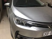 Bán lại xe Toyota Corolla altis 1.8AT 2017, màu bạc chính chủ