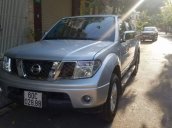 Cần bán lại xe Nissan Navara sản xuất năm 2011, màu bạc xe gia đình