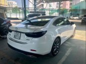 Cần bán gấp Mazda 6 2.0 Premium 2018, màu trắng chính chủ