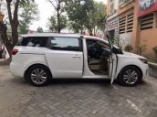 Cần bán gấp Kia Sedona sản xuất 2016, màu trắng còn mới