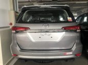 Cần bán xe Toyota Fortuner đời 2018, màu bạc, xe nhập