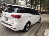 Cần bán gấp Kia Sedona sản xuất 2016, màu trắng còn mới