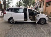 Cần bán gấp Kia Sedona sản xuất 2016, màu trắng còn mới